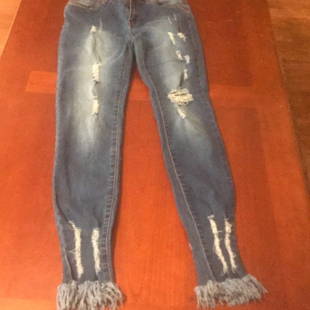 Frayed skinny jeans